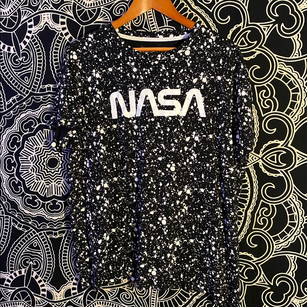 NASA, black and white XXL tee shirt 👕
